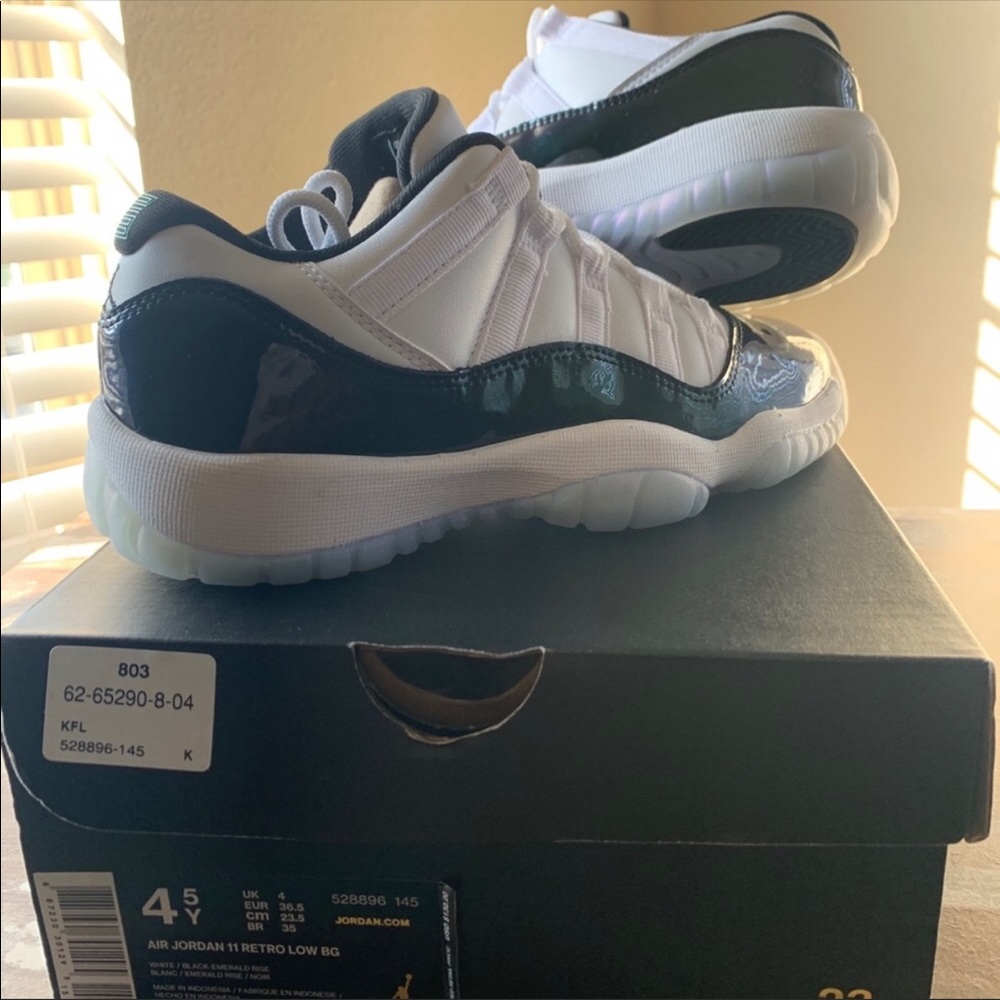 Sir Jordan retro 11 low “emerald” size 4.5